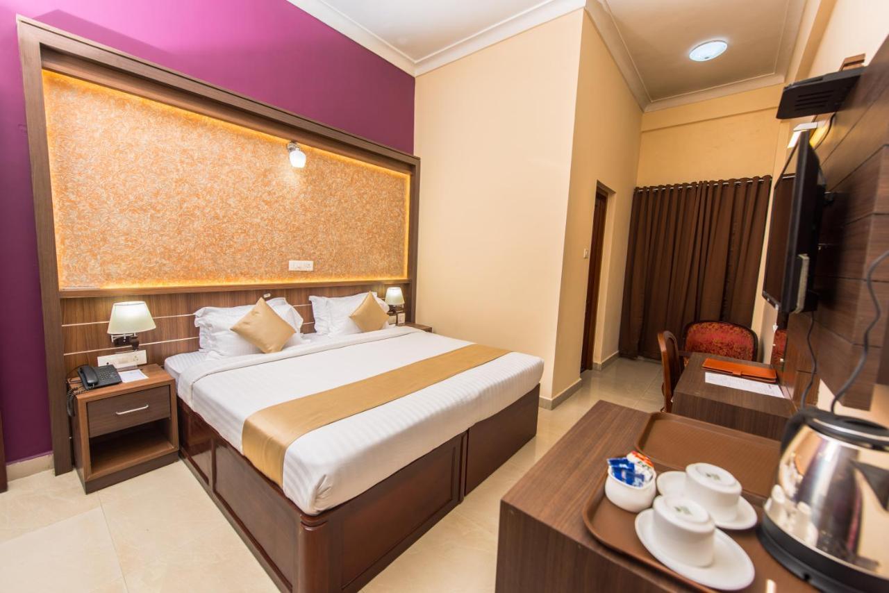 Kallada Golden Hotel Thrissur Buitenkant foto