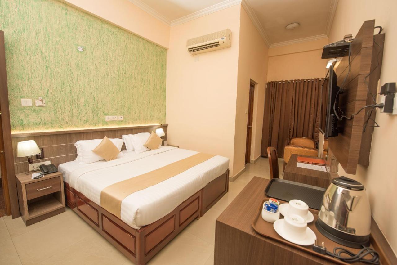 Kallada Golden Hotel Thrissur Buitenkant foto
