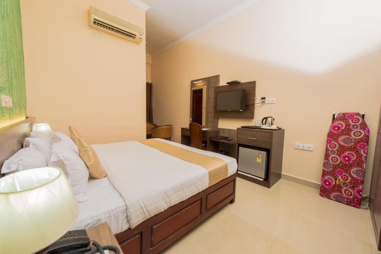 Kallada Golden Hotel Thrissur Buitenkant foto