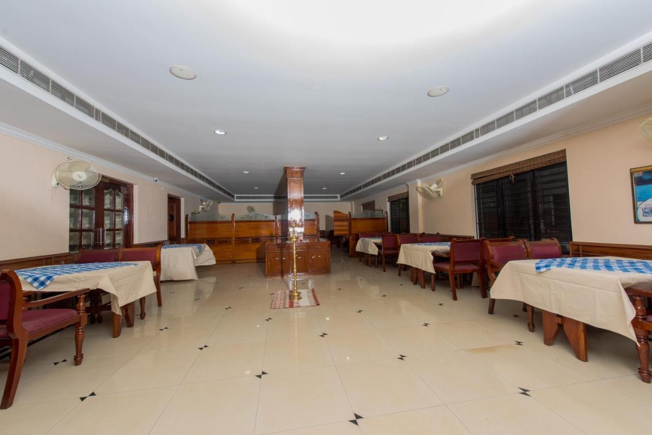 Kallada Golden Hotel Thrissur Buitenkant foto