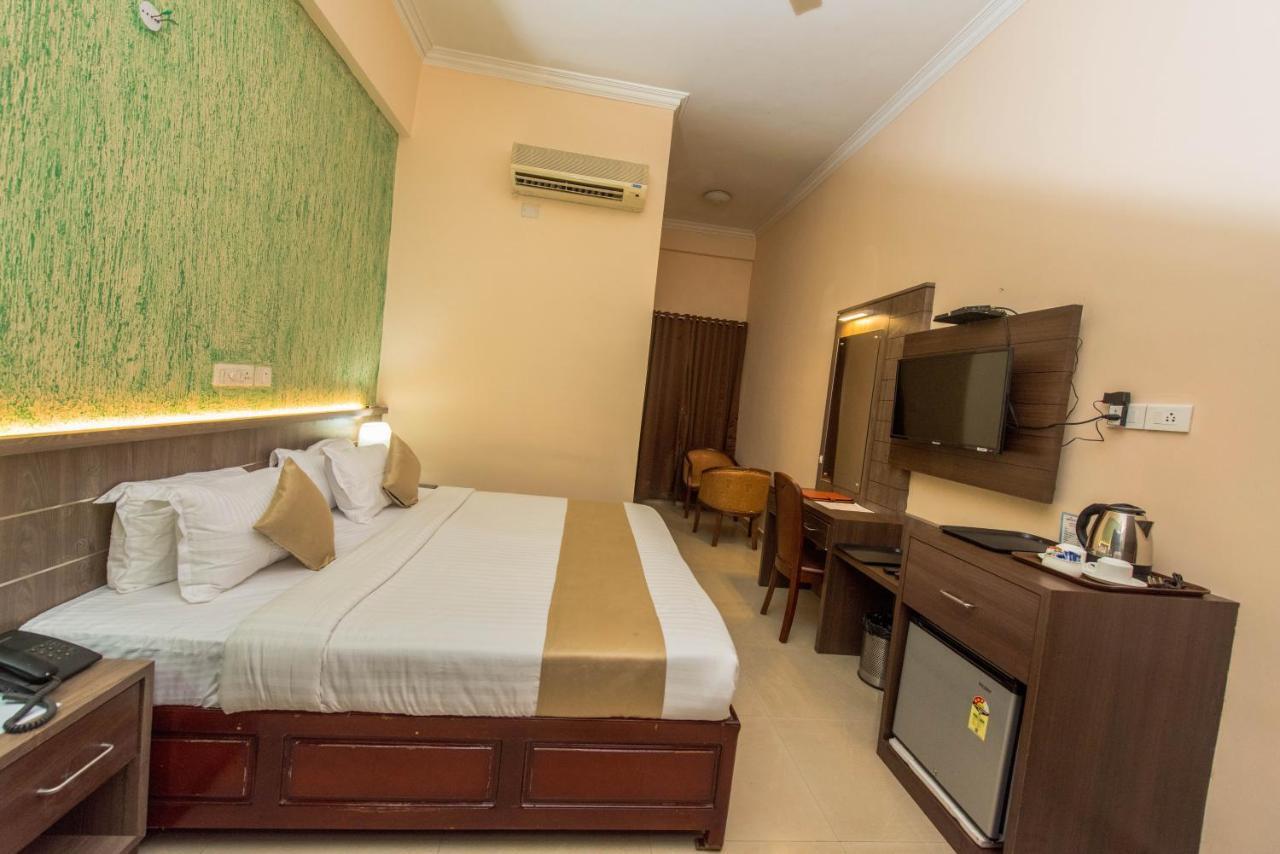 Kallada Golden Hotel Thrissur Buitenkant foto