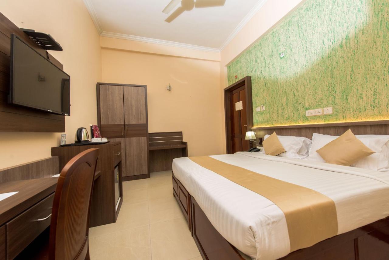 Kallada Golden Hotel Thrissur Buitenkant foto